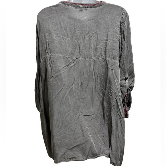 Andree By Unit Shirt Womens SMALL gray Embroidered Floral Boho Flowy Crinkle - Picture 7 of 7